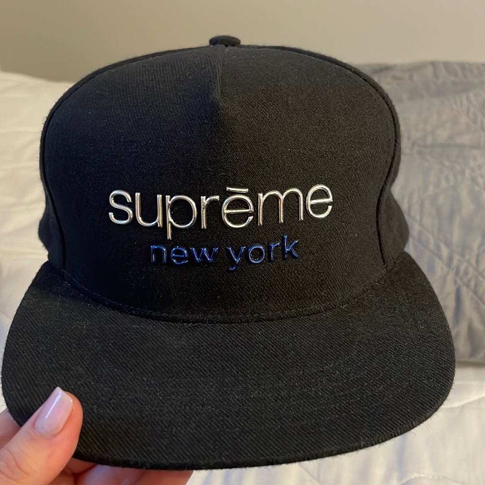 Mint condition supreme hat
